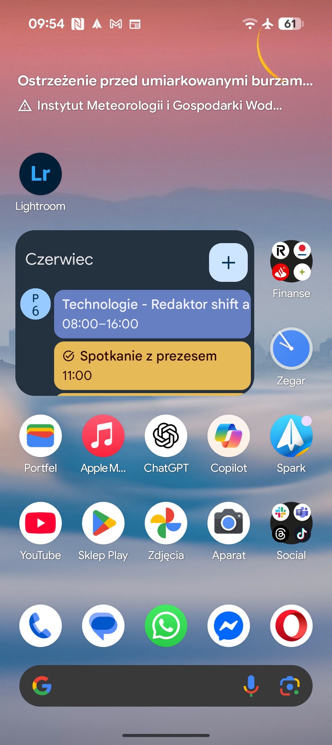 Android 16 (po lewej) i Android 15 (po prawej)