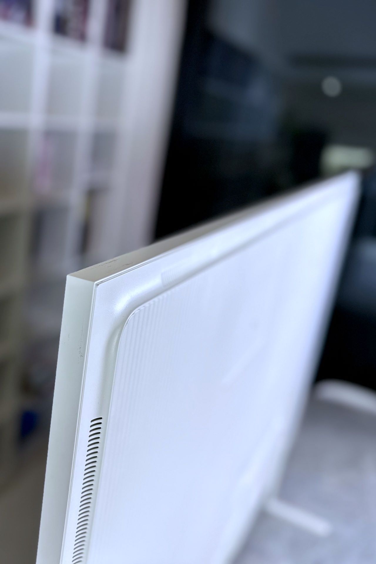 TCL NXTFrame A300 Pro - szczupła sylwetka