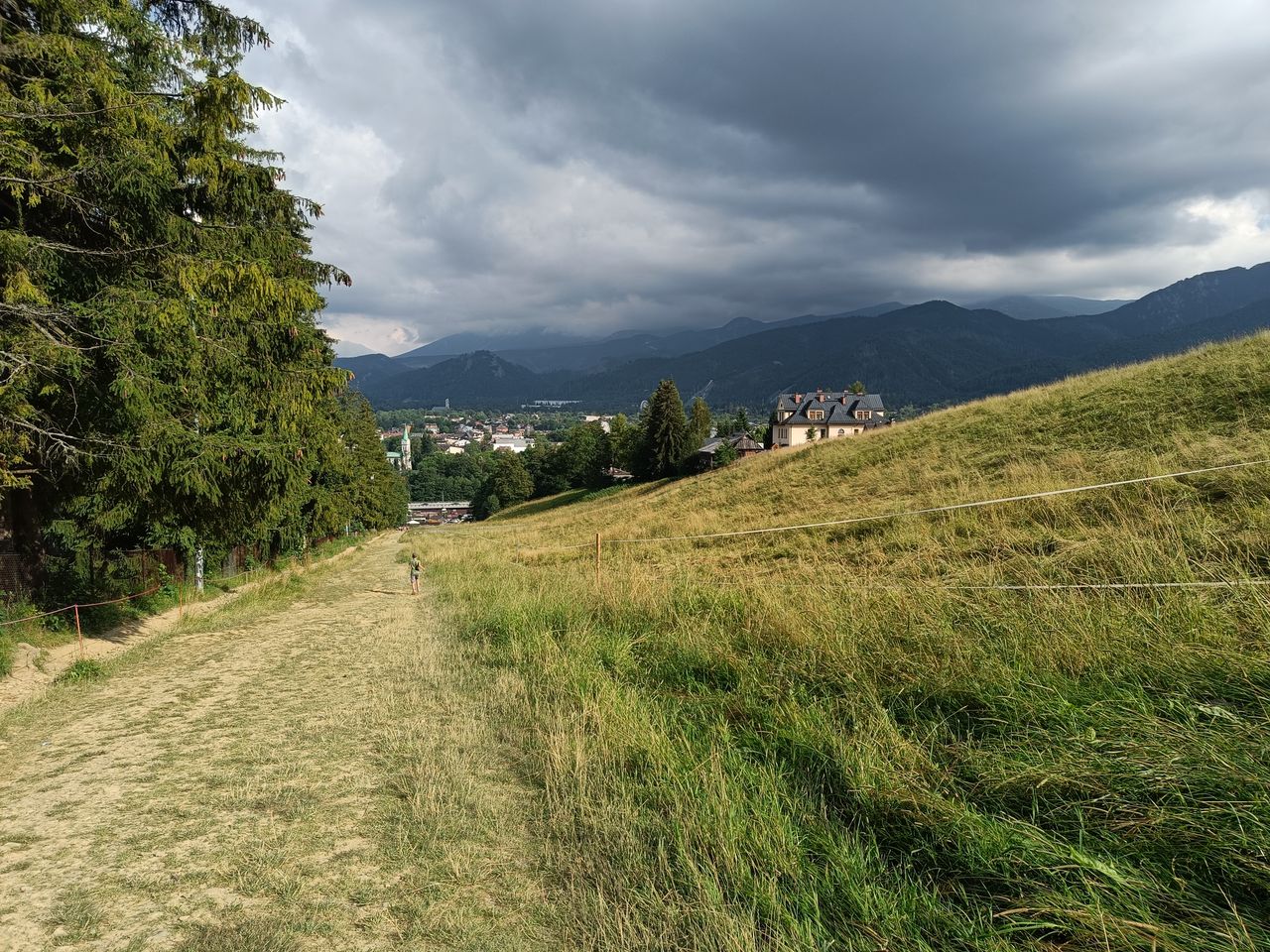 Zejście z widokiem na Tatry