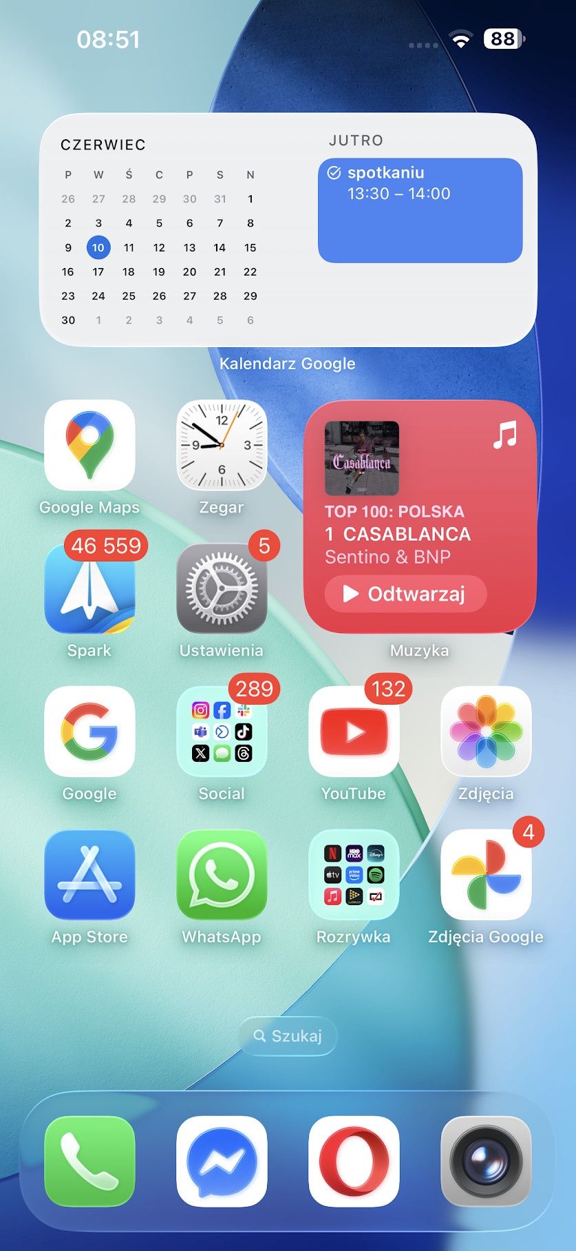 iOS 26 (po lewej) i iOS 18 (po prawej)