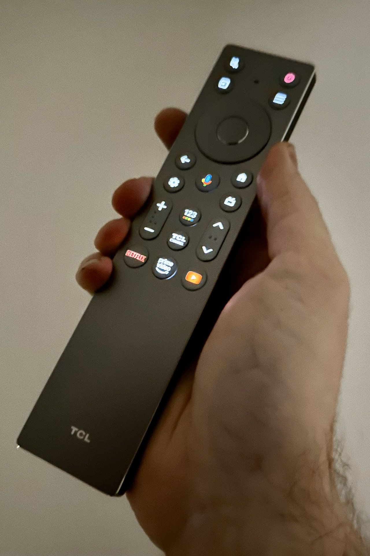 TCL 65C8K - pilot podświetlenie