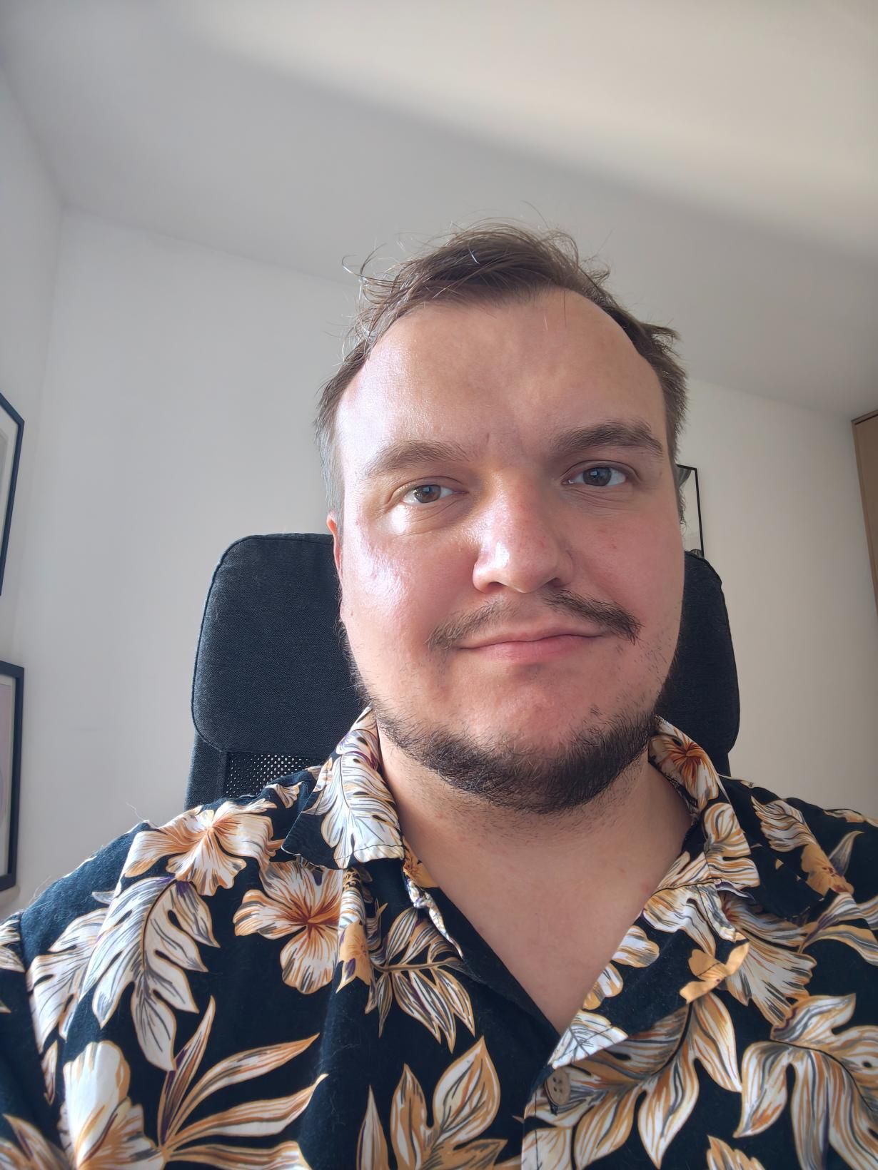 Zdjęcie selfie z aparatu przy mniejszym ekranie