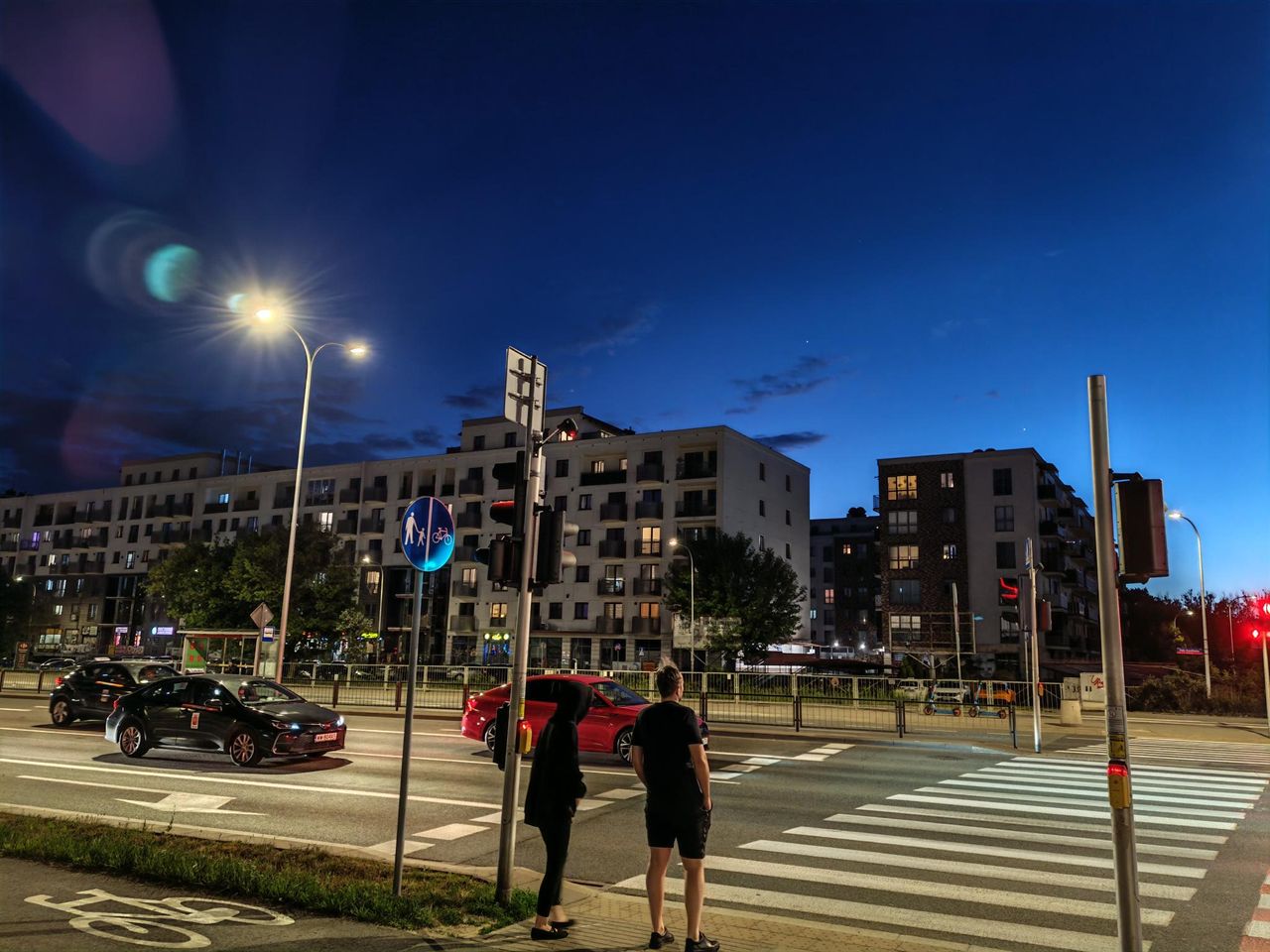 Zdjęcia nocne z aparatu głównego Honor 600