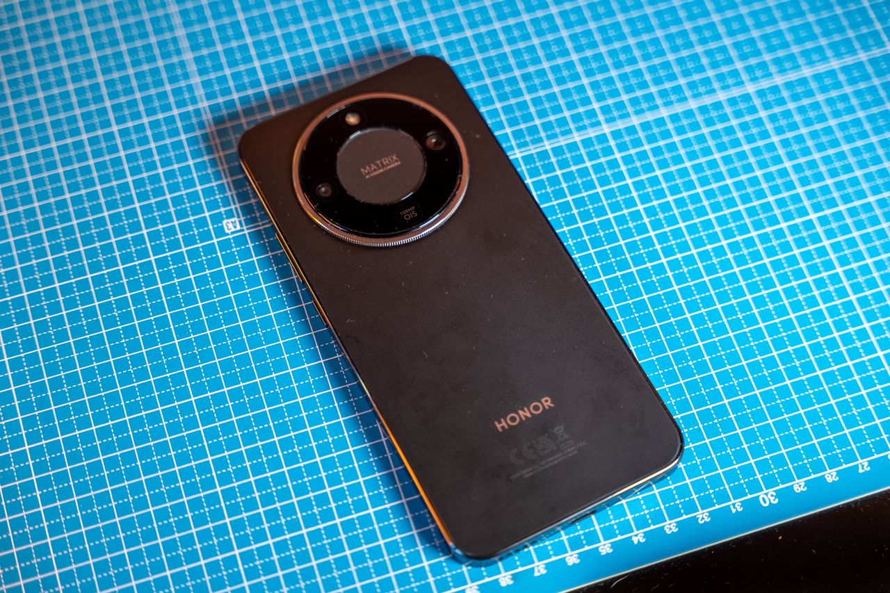 Brud na obudowie Honor Magic 8 Lite