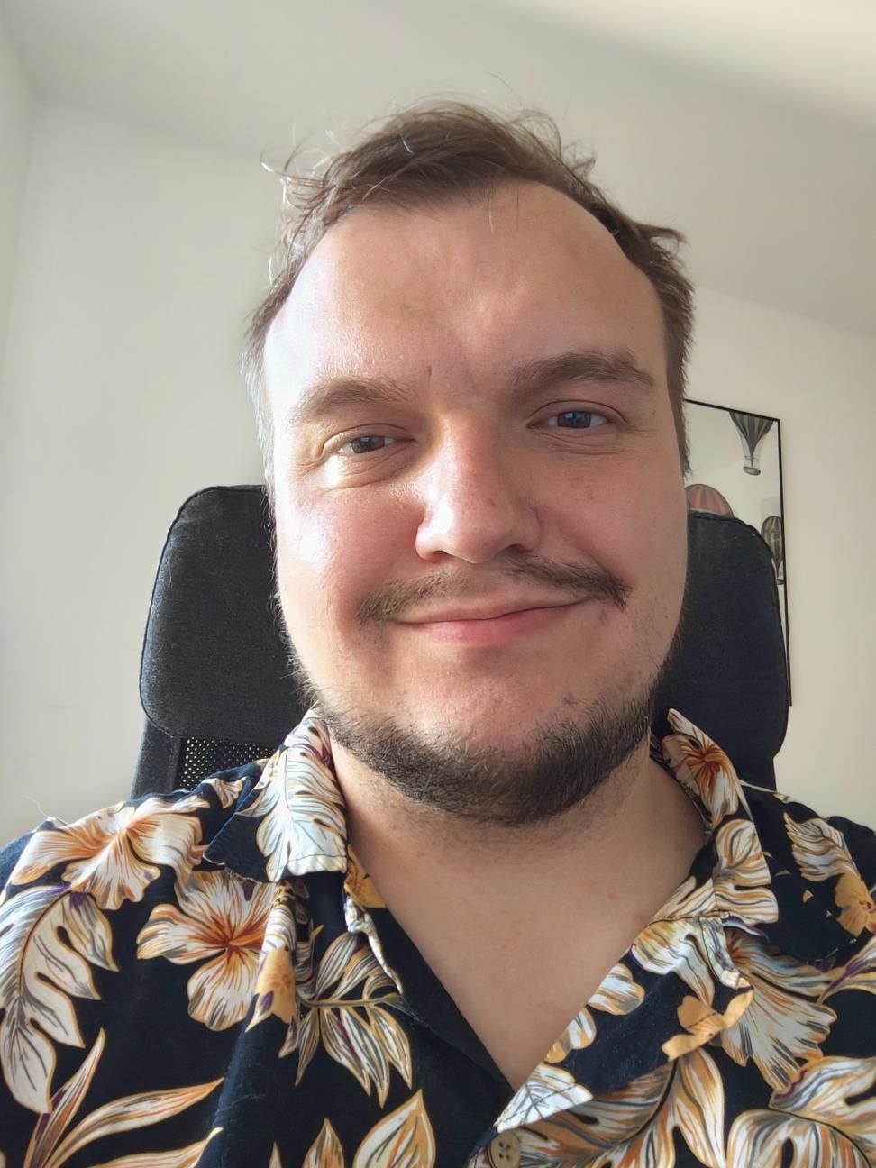 Zdjęcie selfie z głównego aparatu