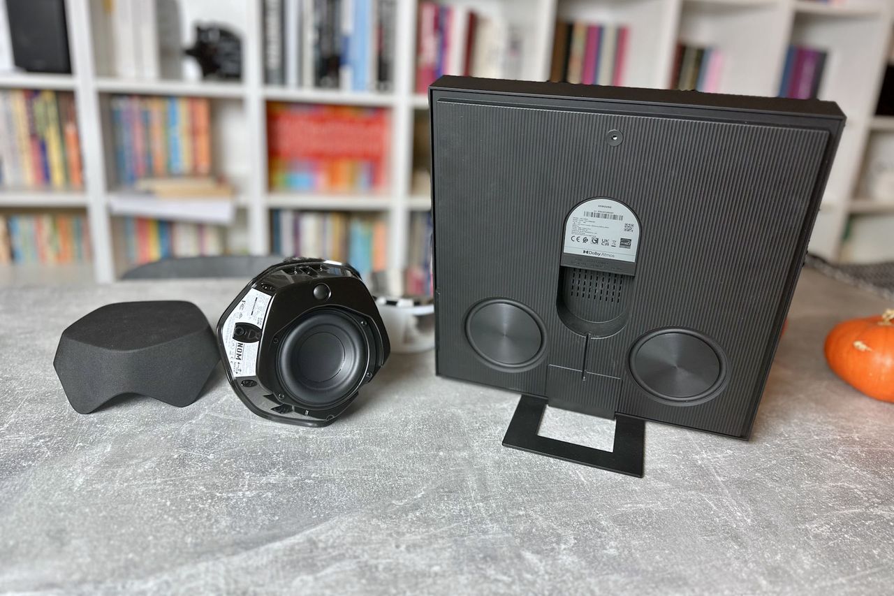 Samsung Music Frame - obok Bang and Olusen S3 - porównanie przetworników