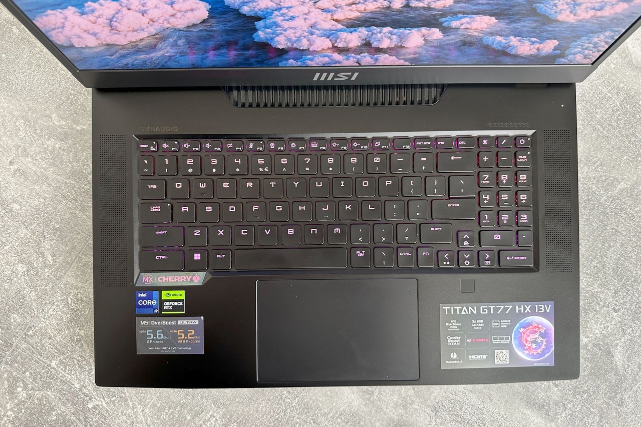 MSI Titan GT77 HX 13V - klawisze