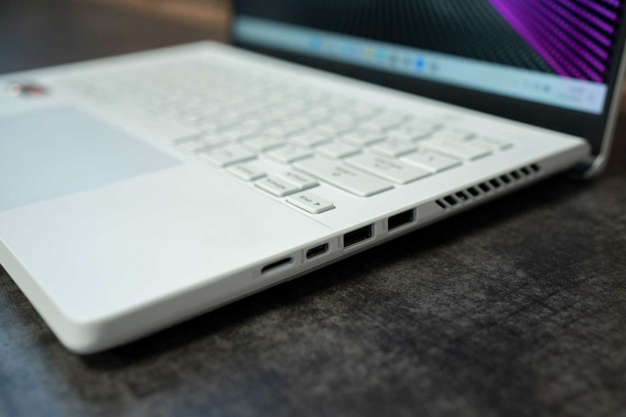 ASUS ROG Zephyrus G14 2022 - złącza po prawej