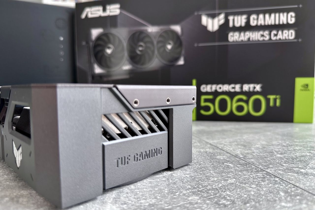 ASUS GeForce RTX 5060 Ti TUF Gaming OC - z tyłu