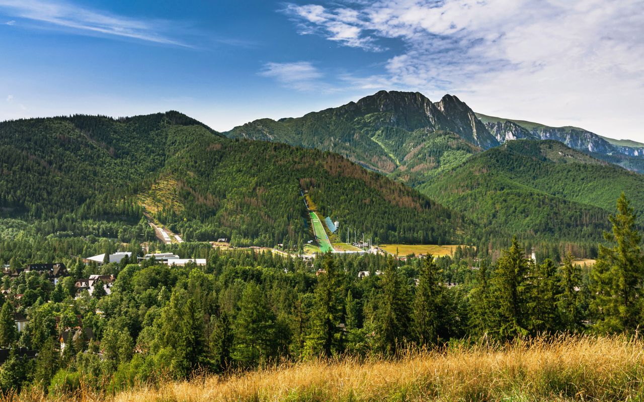 Widok z Antałówki na Zakopane i Giewont
