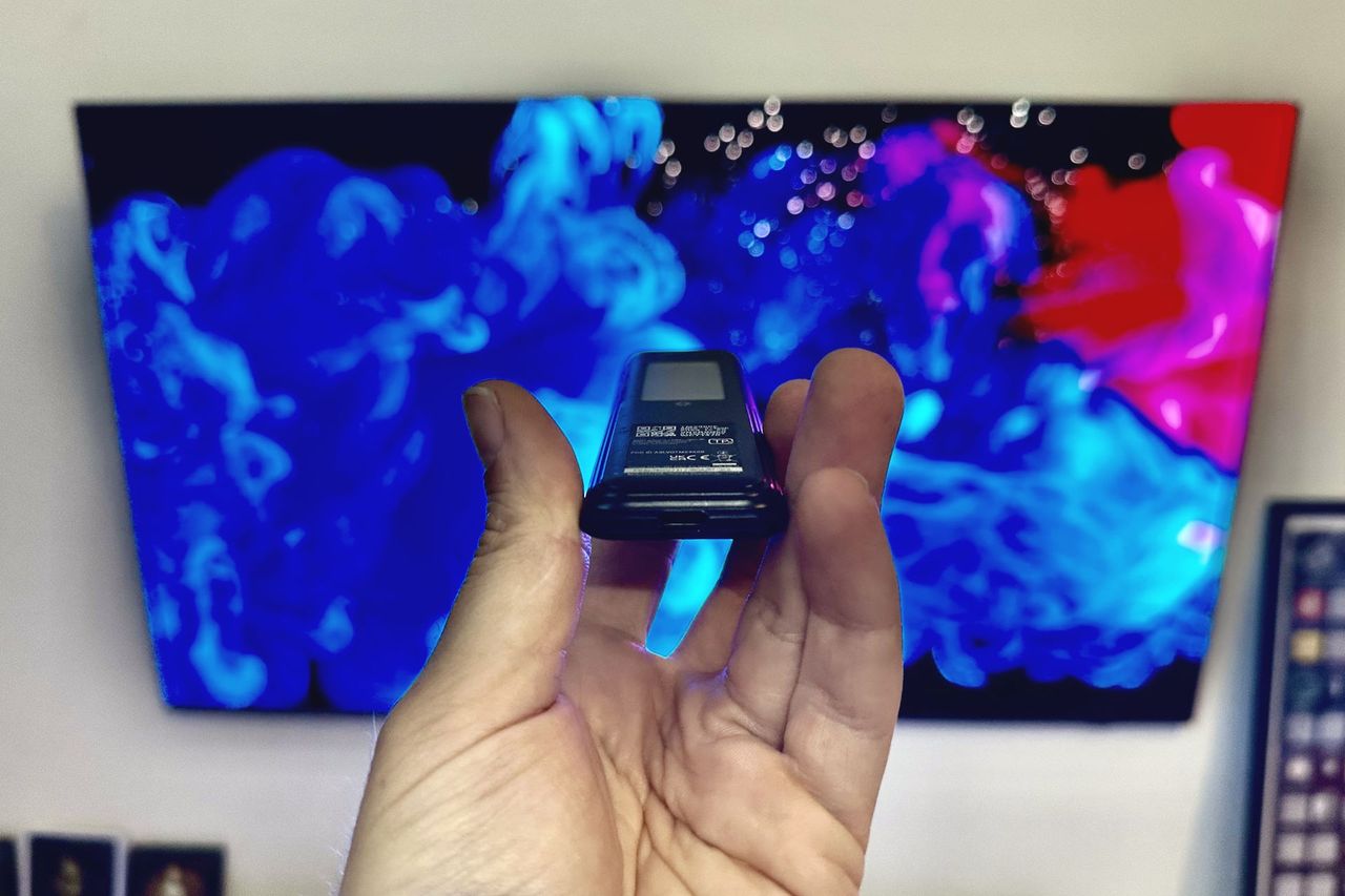 Samsung OLED S95D - Pilot z tyłu