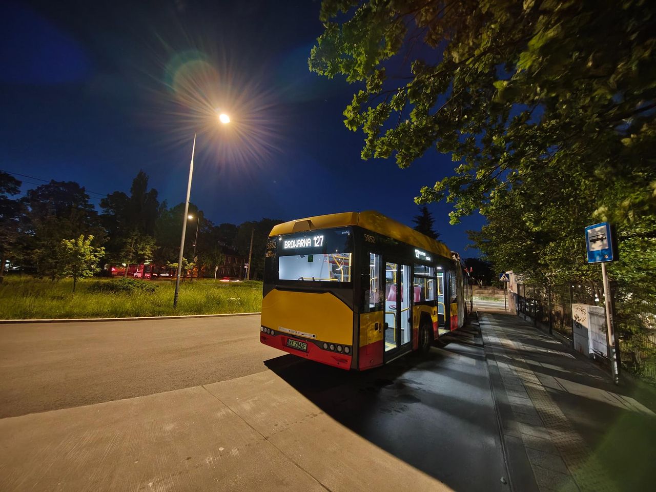 Przykładowe zdjęcie nocne z aparatu ultraszerokokątnego