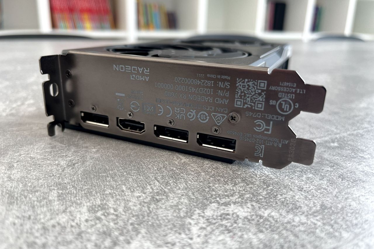 AMD Radeon RX 7600 - złącza