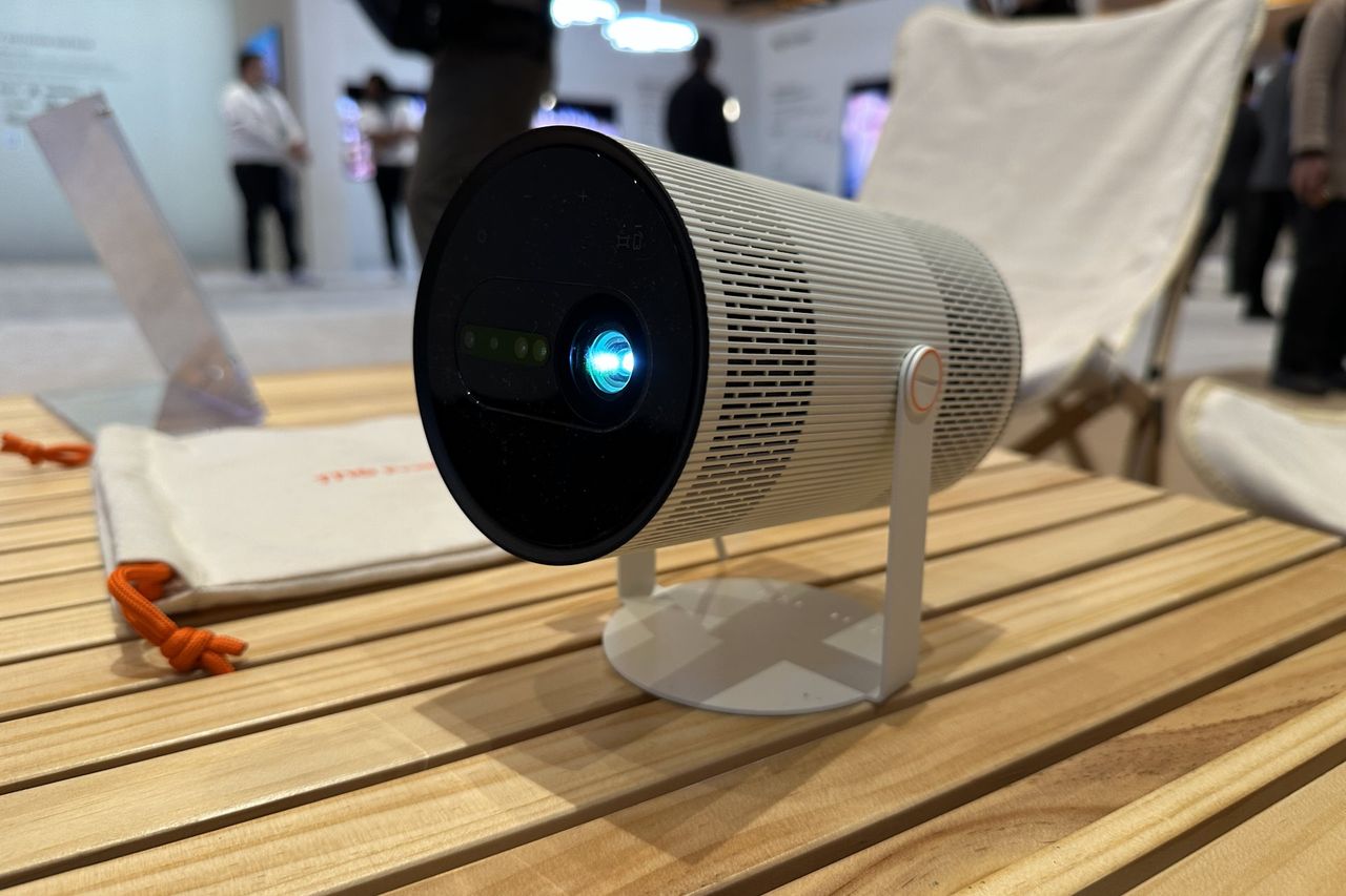 Samsung The First Look - CES 2026 - Freestyle+ z przodu