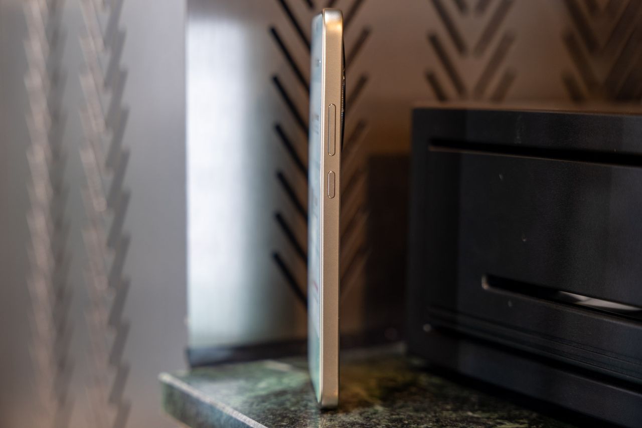 Honor Magic8 Lite z boku