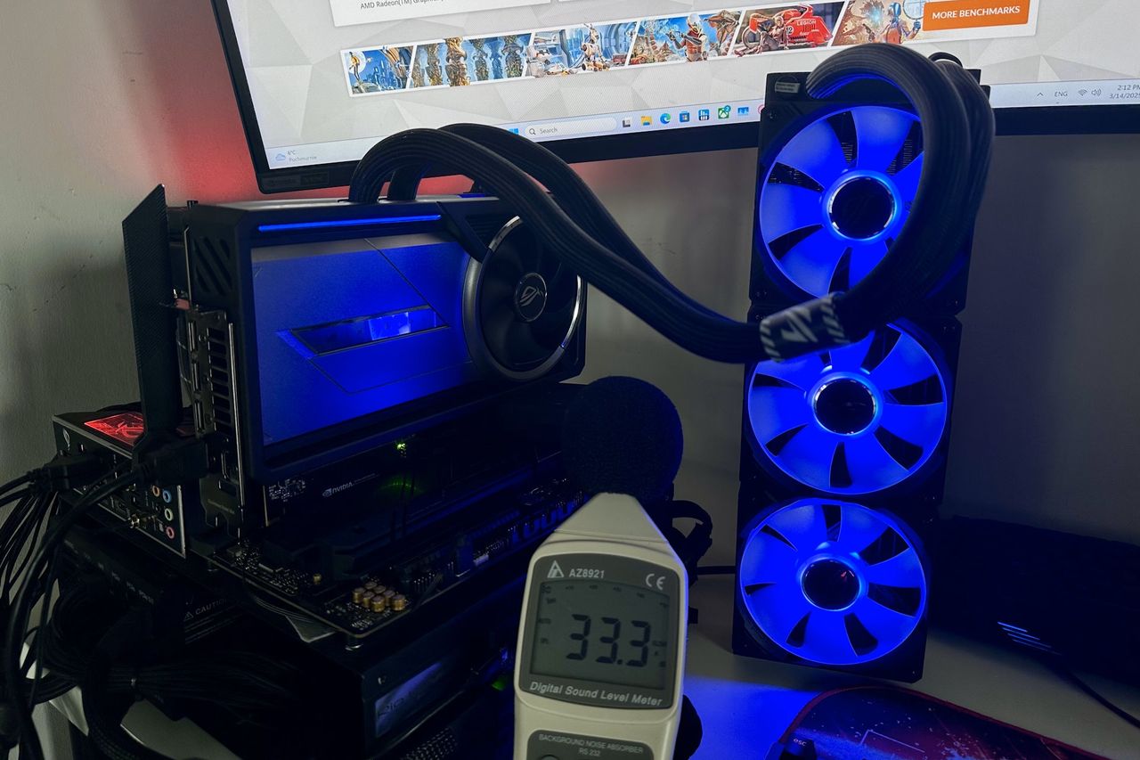 ASUS GeForce RTX 5090 ROG Astral LC - pomiar głośności bezpośrednio przy karcie - spoczynek