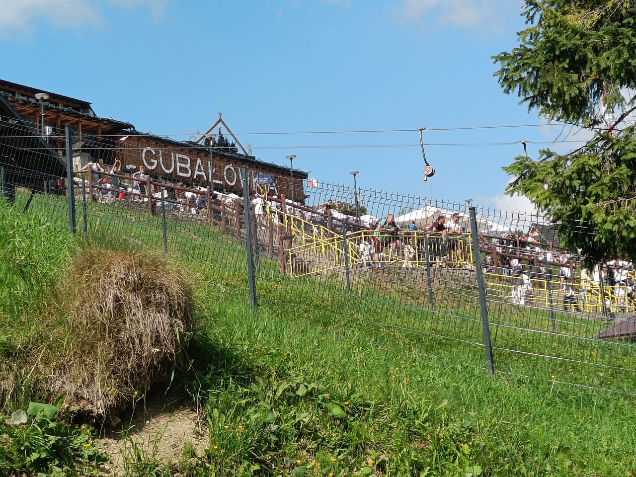 Gubałówka - widok z czarnego szlaku przy kolejce