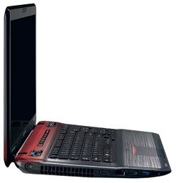 Toshiba Qosmio X770 - z boku
