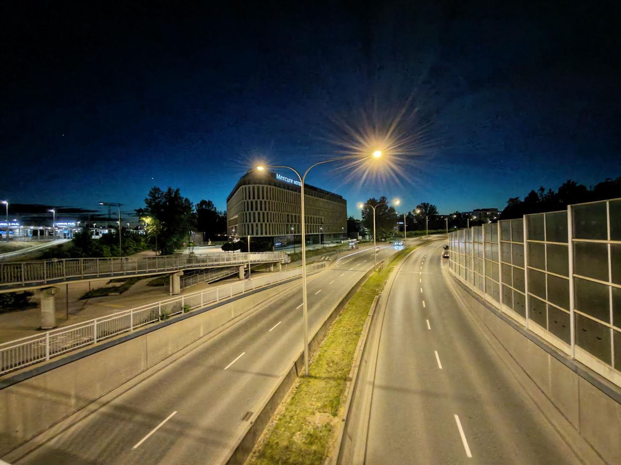 Zdjęcia nocne z aparatu głównego Honor 600