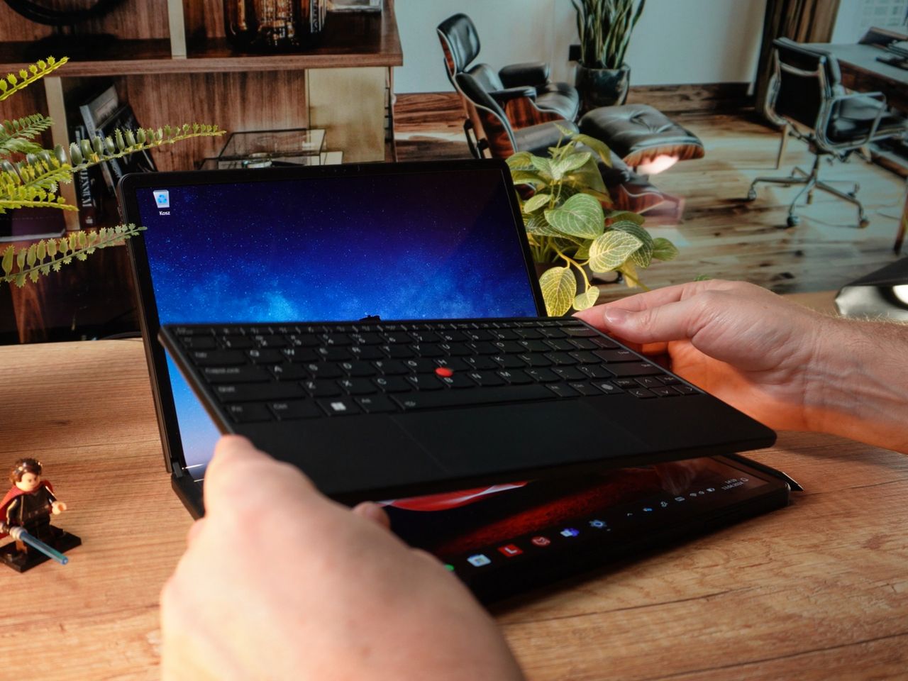 Lenovo ThinPad X1 Fold 16 - tryb laptopa, faza 2