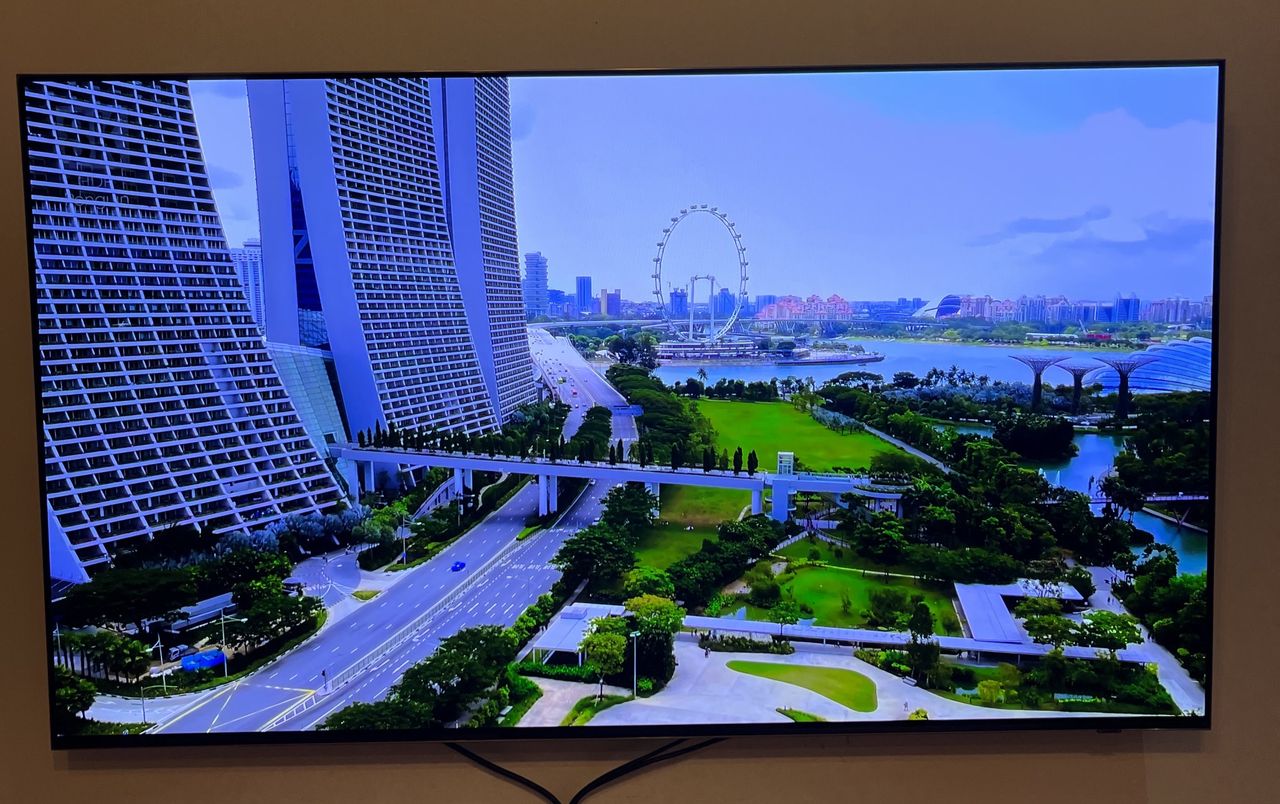Samsung S95B - 55 cali - na wprost