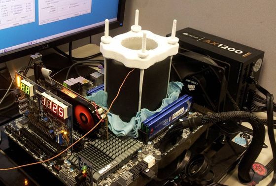 platforma testowa, na kt&oacute;rej Hicookie podkręcał procesor Intel Core i7 3930K