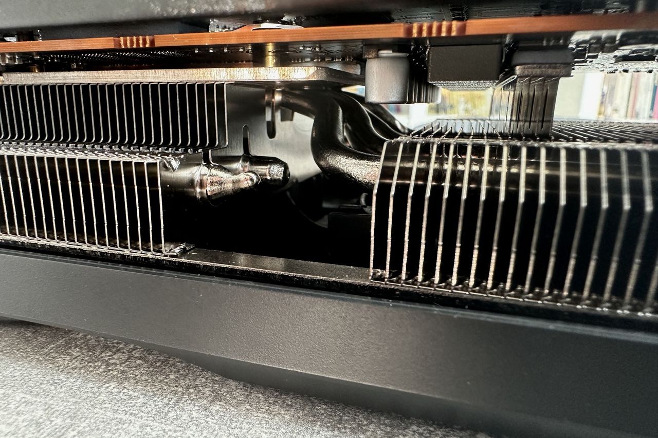 Sapphire Radeon RX 7700 XT Pulse - radiator