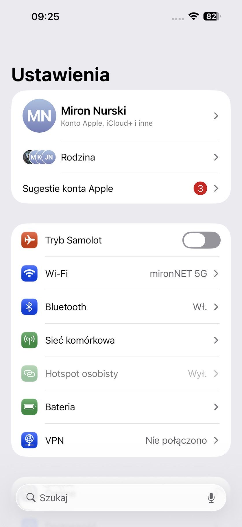 iOS 26 (po lewej) i iOS 18 (po prawej)