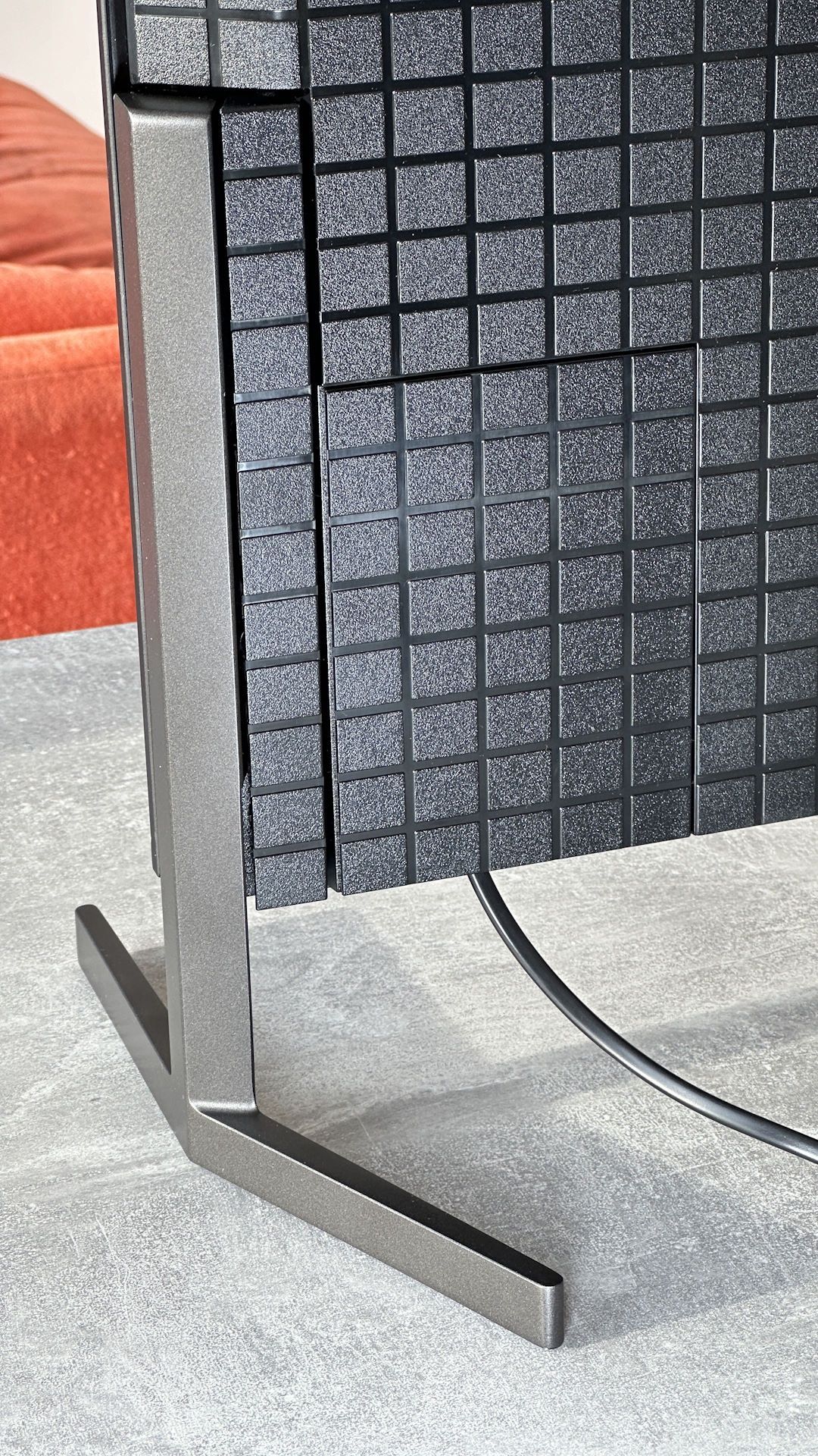 Sony Bravia XR-55A95L - maskownica założona