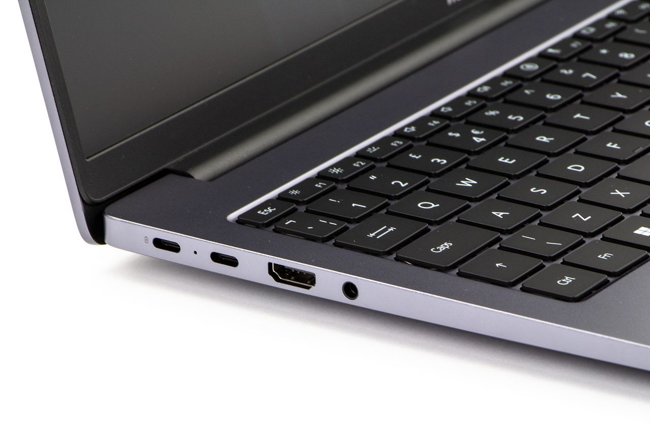Huawei MateBook D 16 - porty po lewej