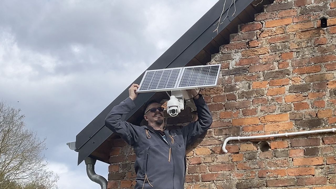 Orllo SM6030 Pro z kamerą Orllo Z7 - regulacja kąta nachylenia panelu