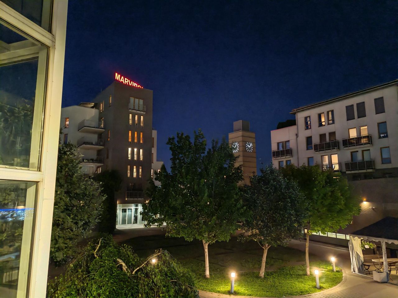 Zdjęcia nocne z aparatu głównego Honor 600