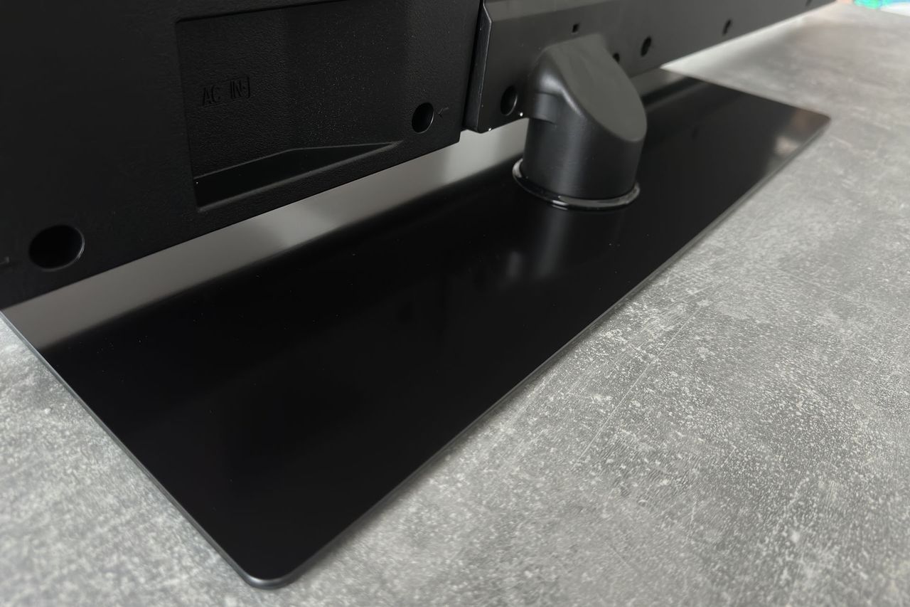 Panasonic TX-65MZ800E - podstawka tył