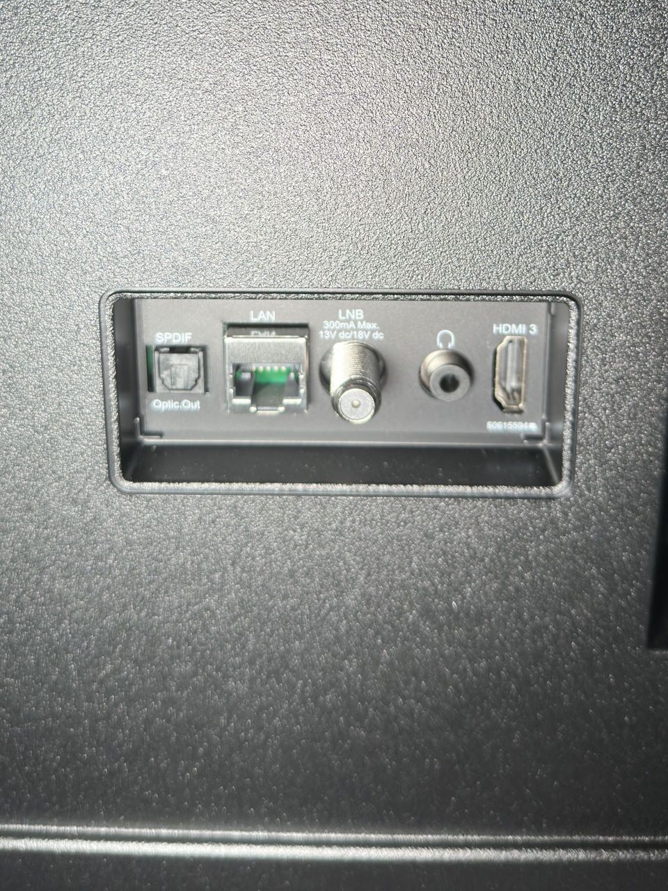 Panasonic TX-65MZ800E - złacza 2