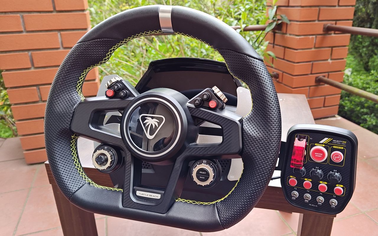 Turtle Beach VelocityOne Race - złożona kierownica
