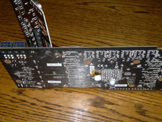Karta graficzne GeForce GTX 285 z podłączoną płytką EVGA EPower Board - widok z boku