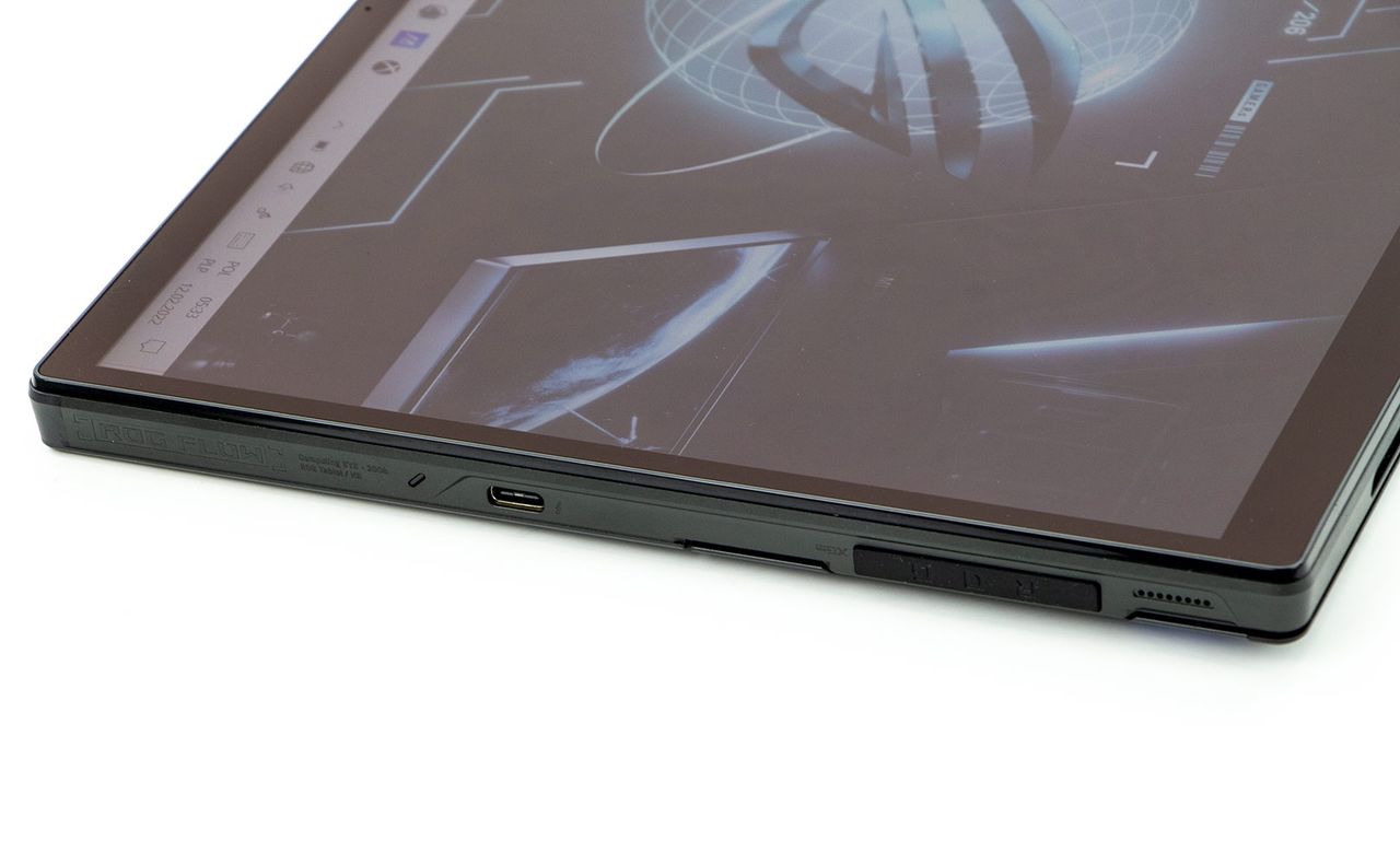 ASUS ROG Flow Z13 - złącza po prawej
