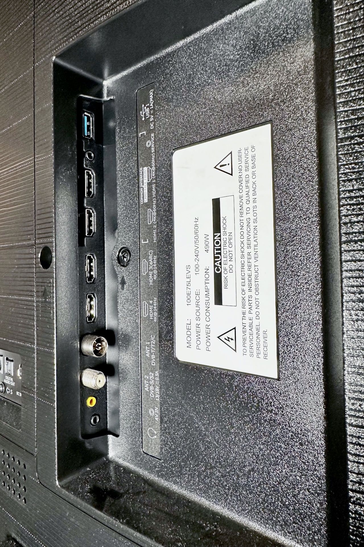 Hisense 100E7NQ PRO - złącza