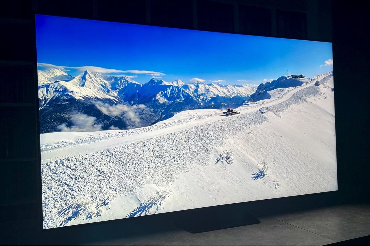 Samsung Neo QLED 65QN92F - z profilu 9