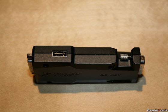 ASUS OC Key - widok z prawej strony