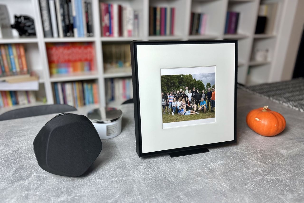 Samsung Music Frame - obok Bang and Olusen S3