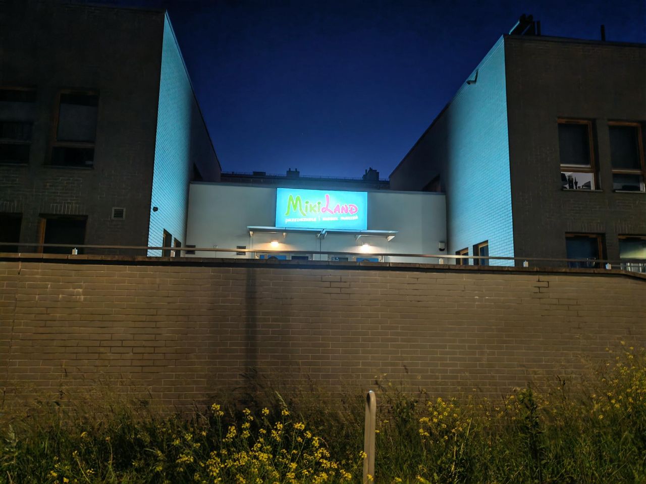Zdjęcia nocne z aparatu głównego Honor 600