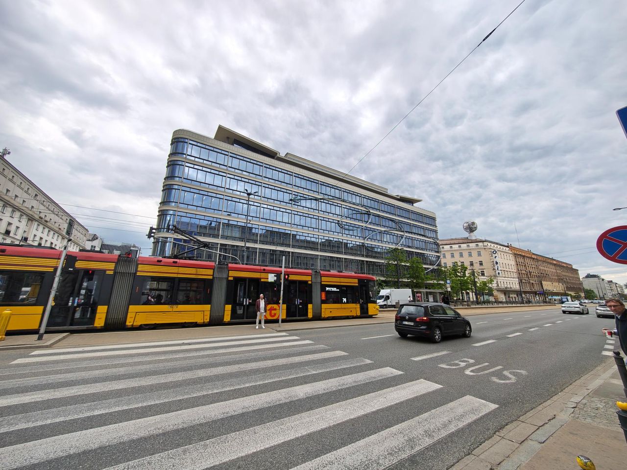 Motorola razr fold- zdjęcia z aparatu ultraszerokokątnego