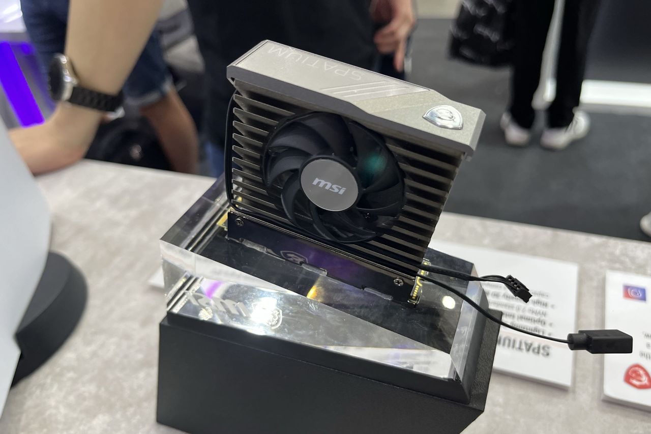 MSI na Computex 2023 - Spatium M570 PRO FROZR+ z przodu