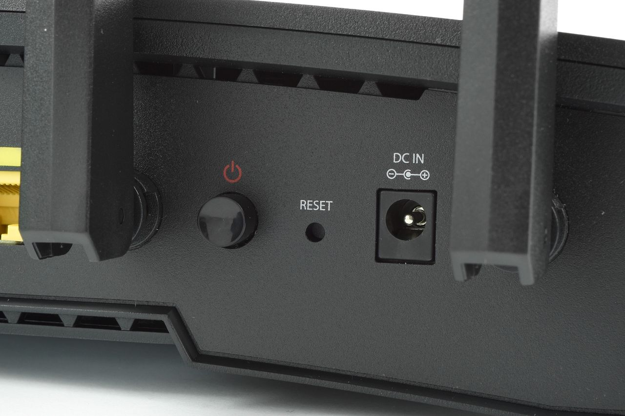 Synology RT6600ax - zasilanie