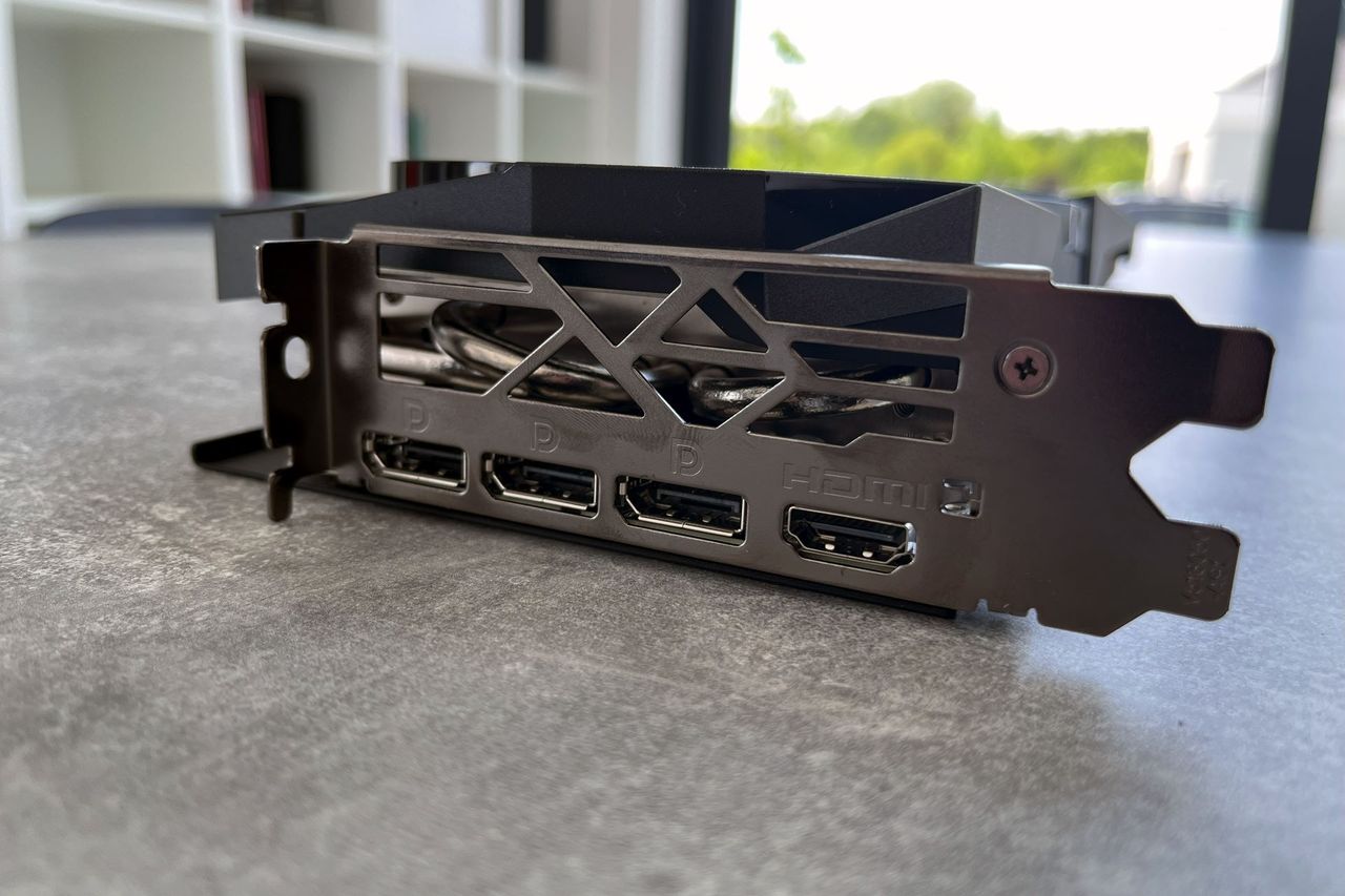 MSI GeForce RTX 4060 Ti Gaming X Trio - złącza
