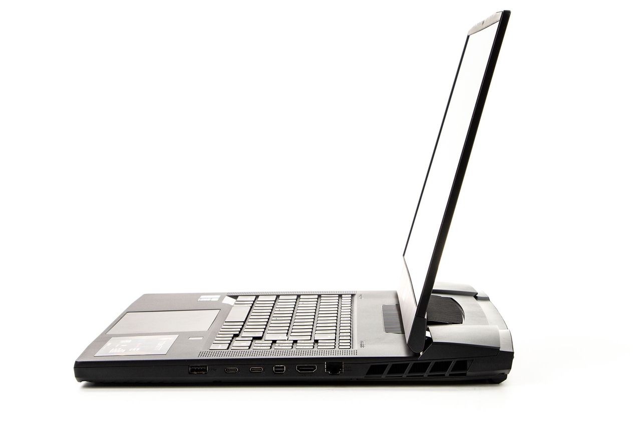 MSI Titan GT77 - porty po prawej stronie