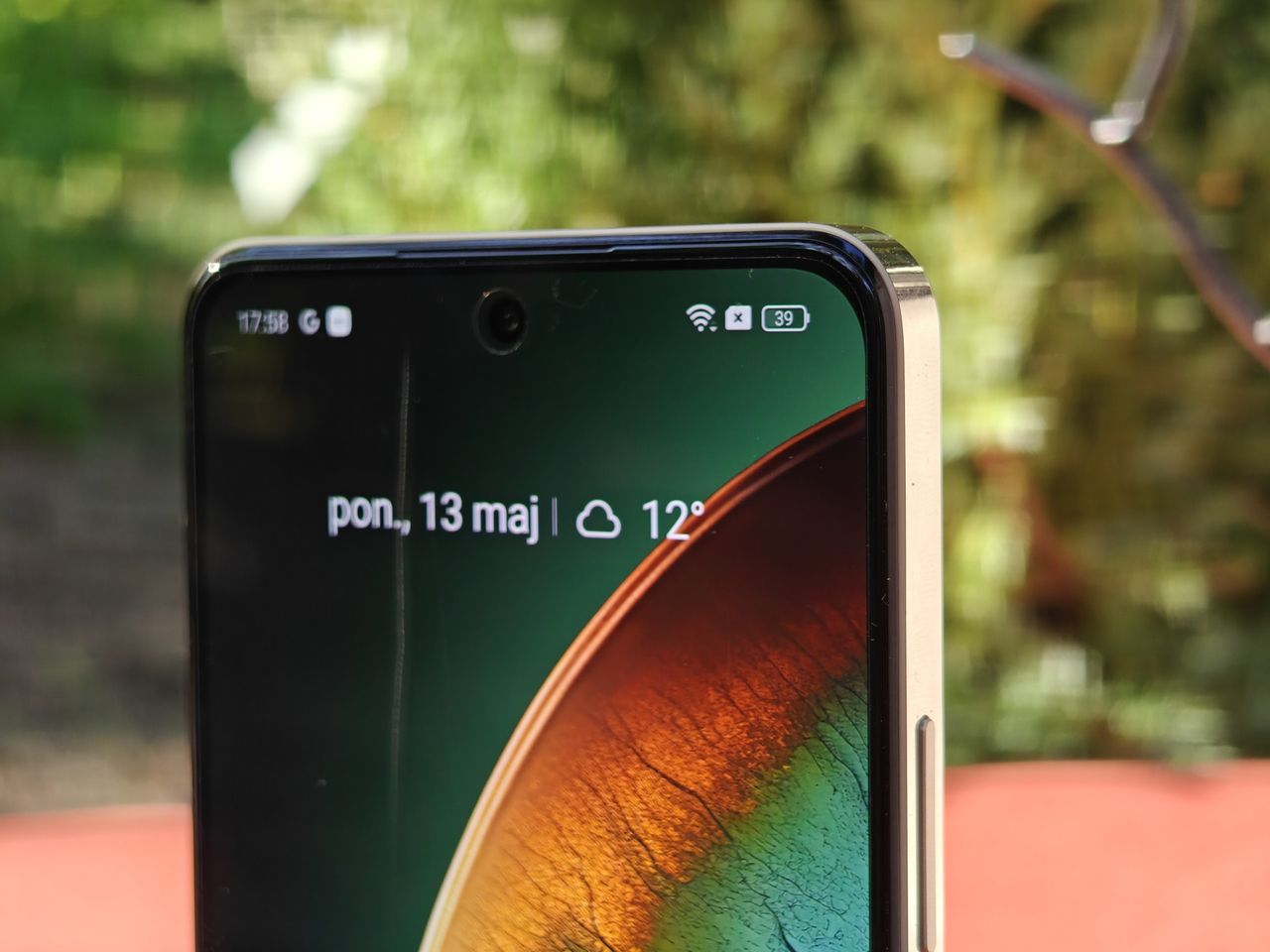 realme 12+ 5G - ekran i płaska ramka