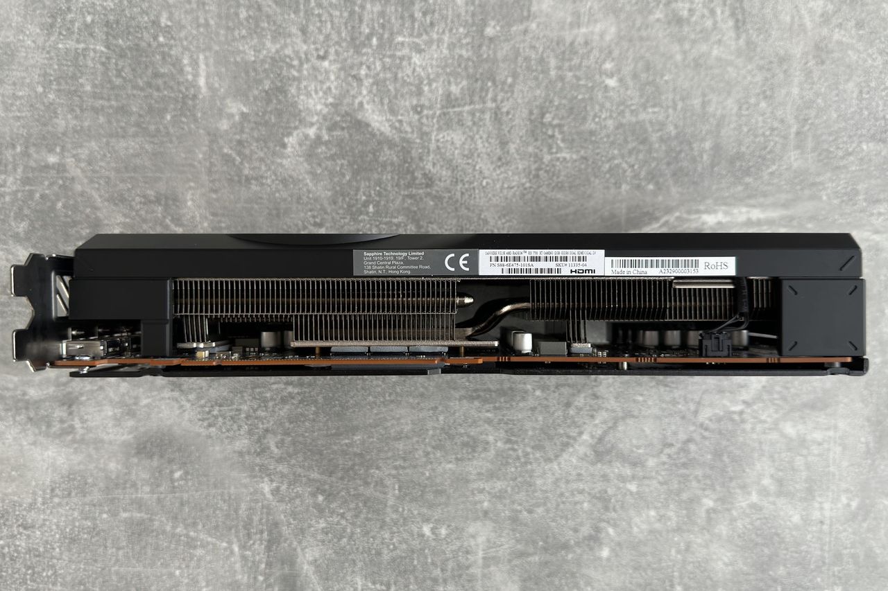 Sapphire Radeon RX 7700 XT Pulse - spód