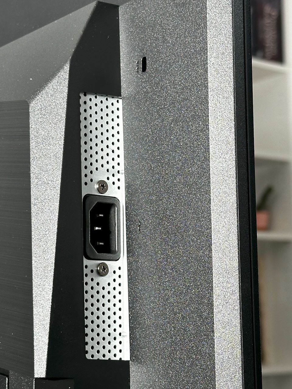 MSI MPG 271QRX QD-OLED - złącze zasilania